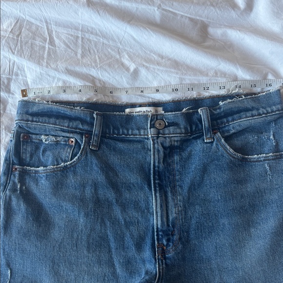 Abercrombie High Rise Dad Shorts in Medium Wash, 31 - Picture 7 of 7